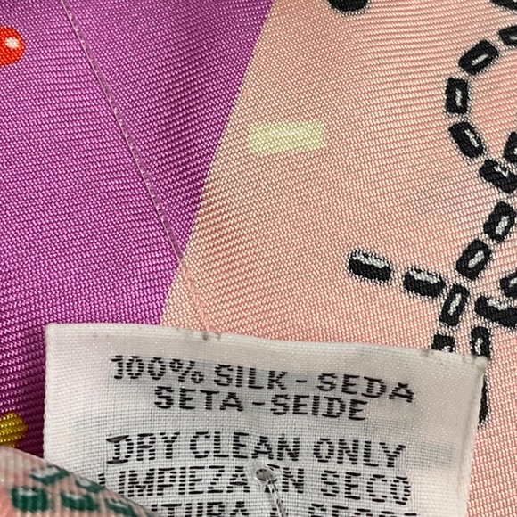HERMES ROSE POUDRE / CYCLAMEN / JAUNE COSTUME DE FETE 90 SCARF - Picture 5 of 8